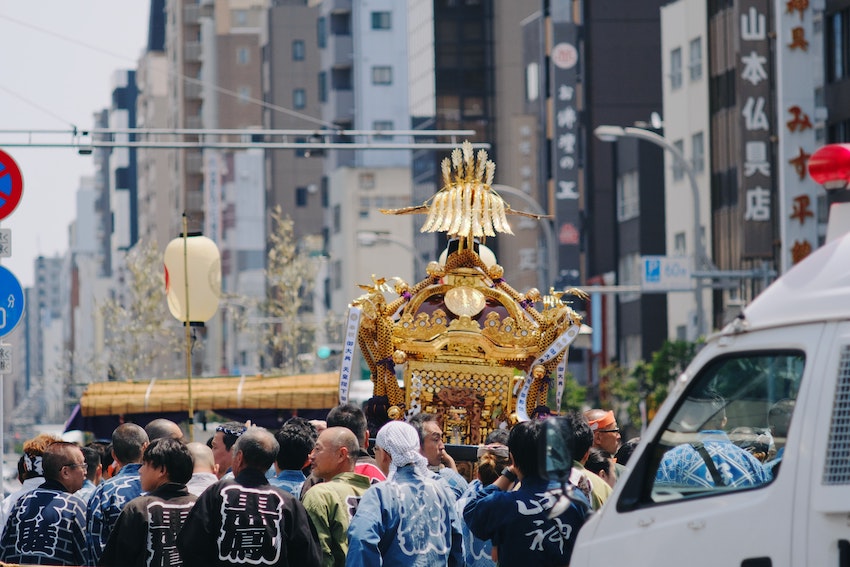 日本のオンラインカジノは季節のテーマと祭りにどう適応するか